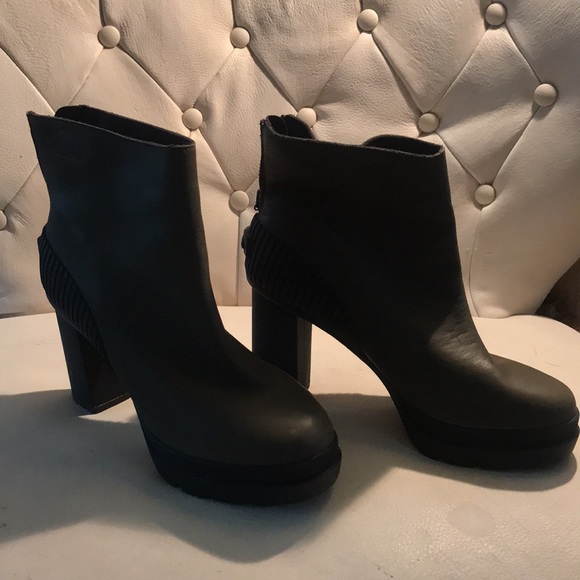 Sorel high heel boots olive green. - Picture 2 of 8